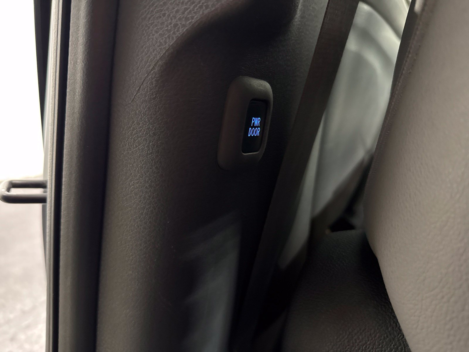Used 2024 Toyota Sienna XLE FWD image 21