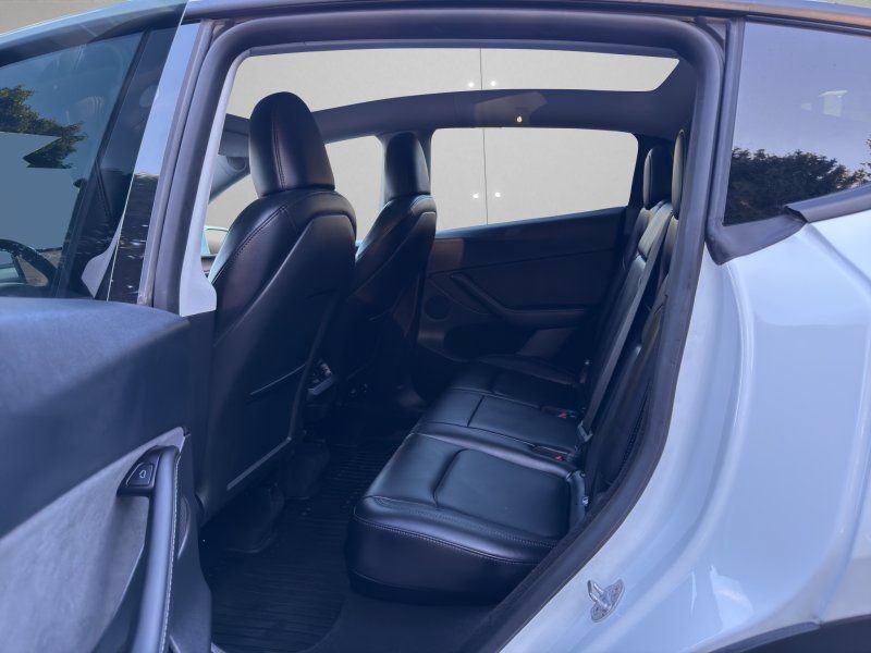 Used 2024 Tesla Model Y Long Range AWD/4WD image 10
