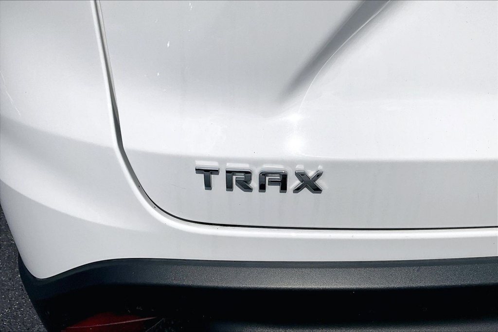Used 2025 Chevrolet Trax LT FWD image 23