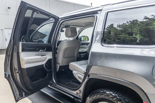 Used 2024 Jeep Wagoneer 4WD w/ Convenience Group I image 20