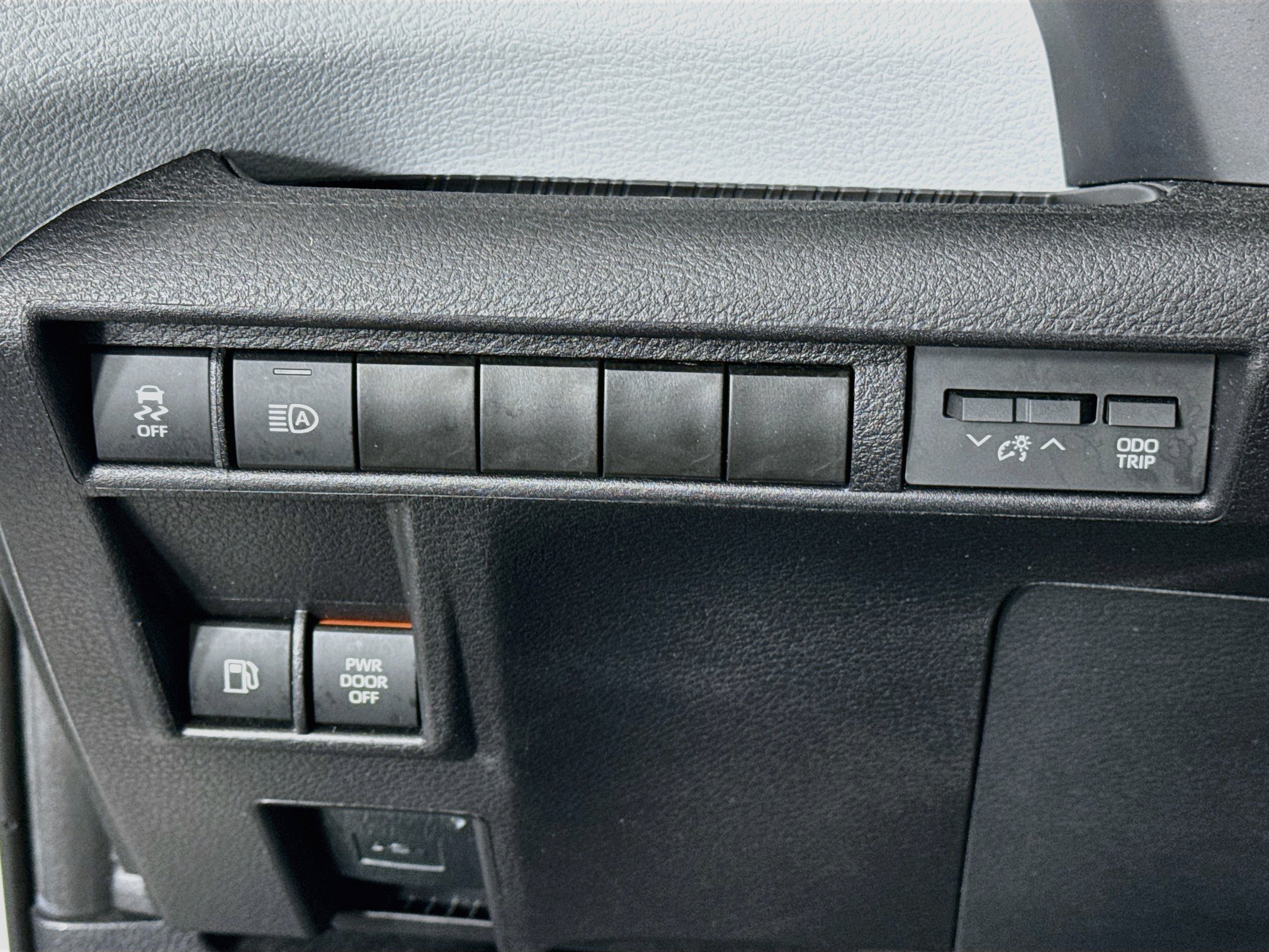 Certified 2025 Toyota Sienna LE FWD image 10