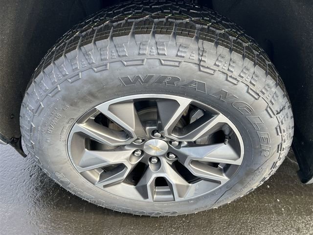 Used 2022 Chevrolet Silverado 1500 LT AWD/4WD image 19