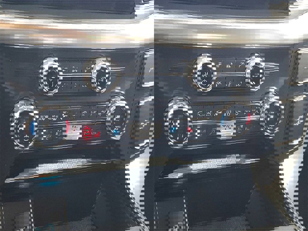 Used 2021 Ford F150 Lariat w/ Equipment Group 501A Mid image 18