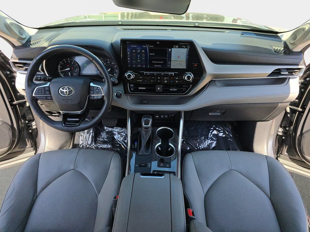 Used 2021 Toyota Highlander Limited FWD image 10
