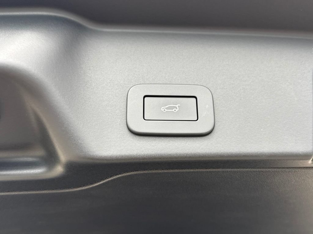 New 2026 Land Rover Range Rover Evoque Hoxton AWD/4WD image 5