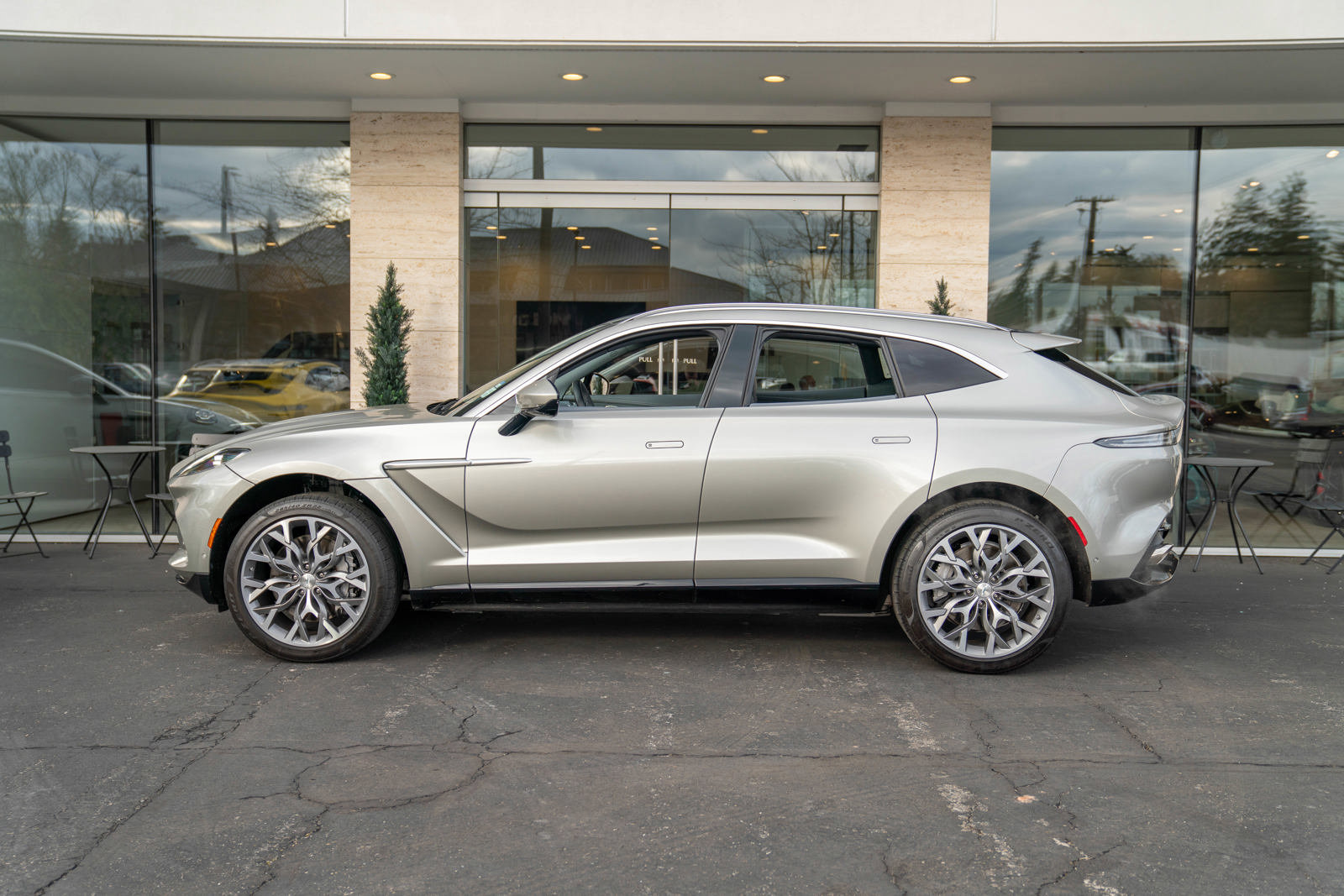 Used 2021 Aston Martin DBX image 40