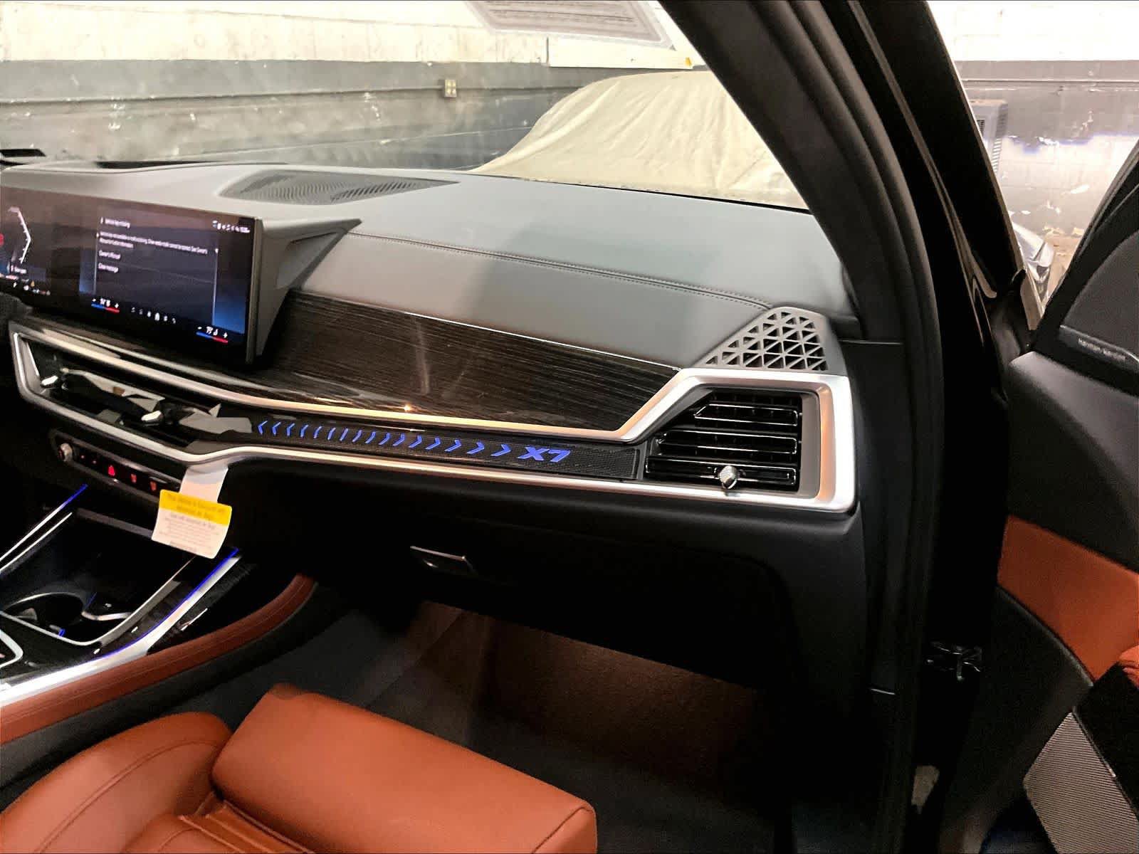 Used 2024 BMW X7 xDrive40i w/ M Sport Package AWD/4WD image 19