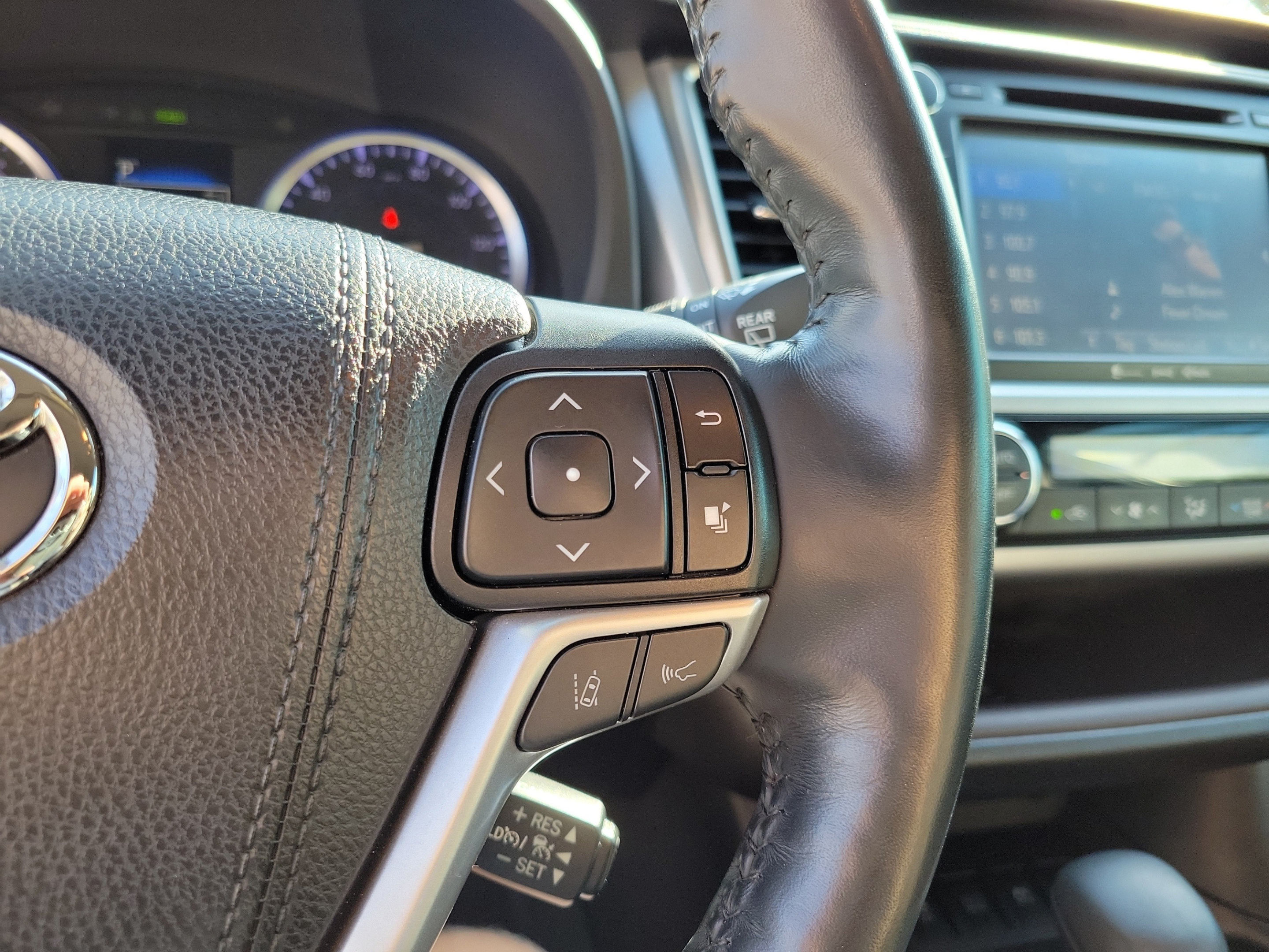 Used 2019 Toyota Highlander Limited Platinum AWD/4WD image 15