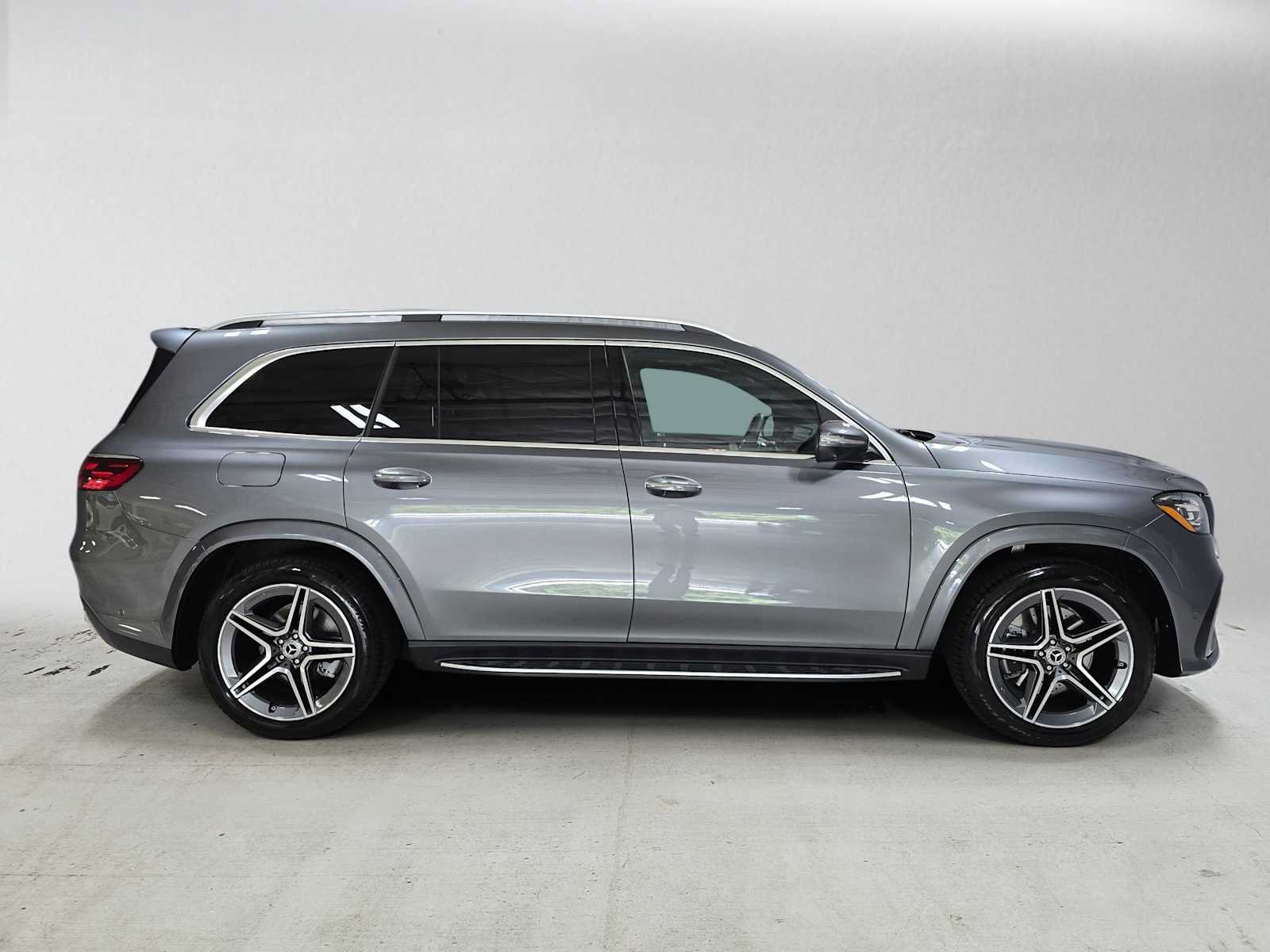 Used 2026 Mercedes-Benz GLS 450 4MATIC image 2