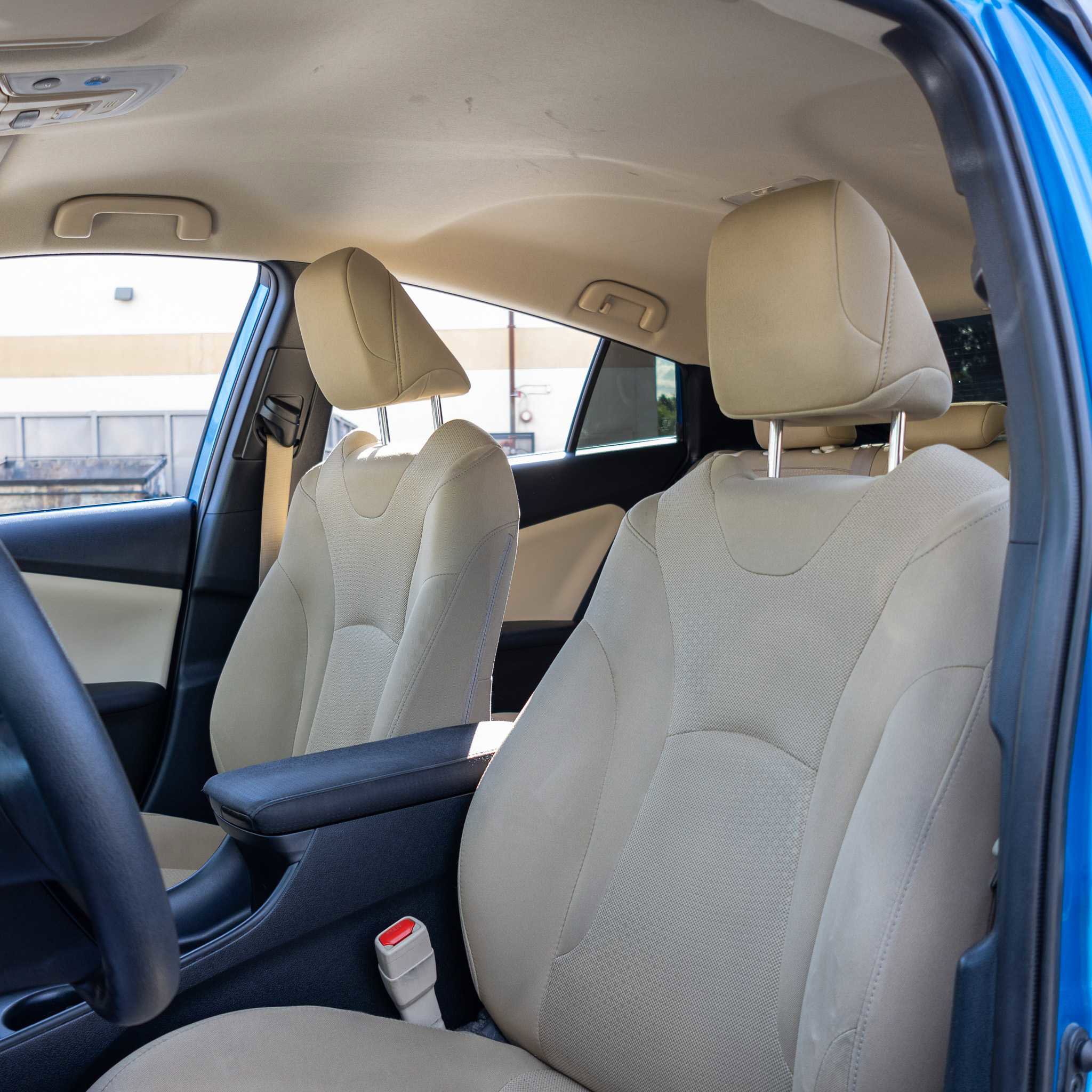 Used 2022 Toyota Prius LE image 16