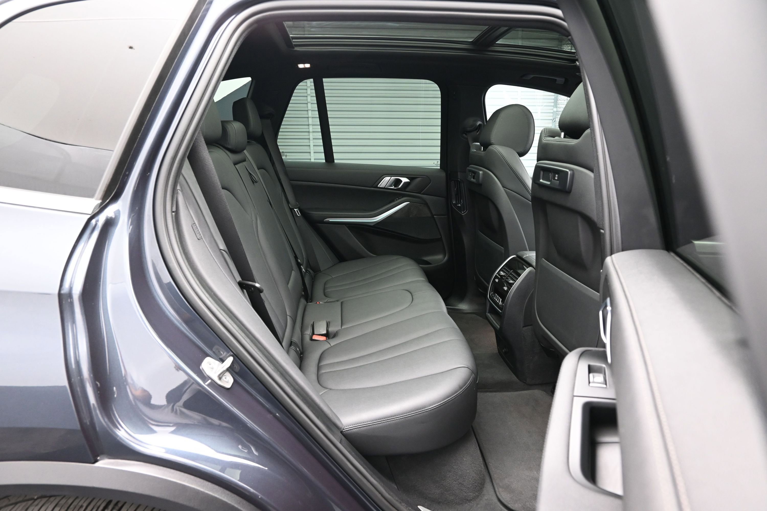 Used 2022 BMW X5 xDrive45e w/ Climate Comfort Package AWD/4WD image 12