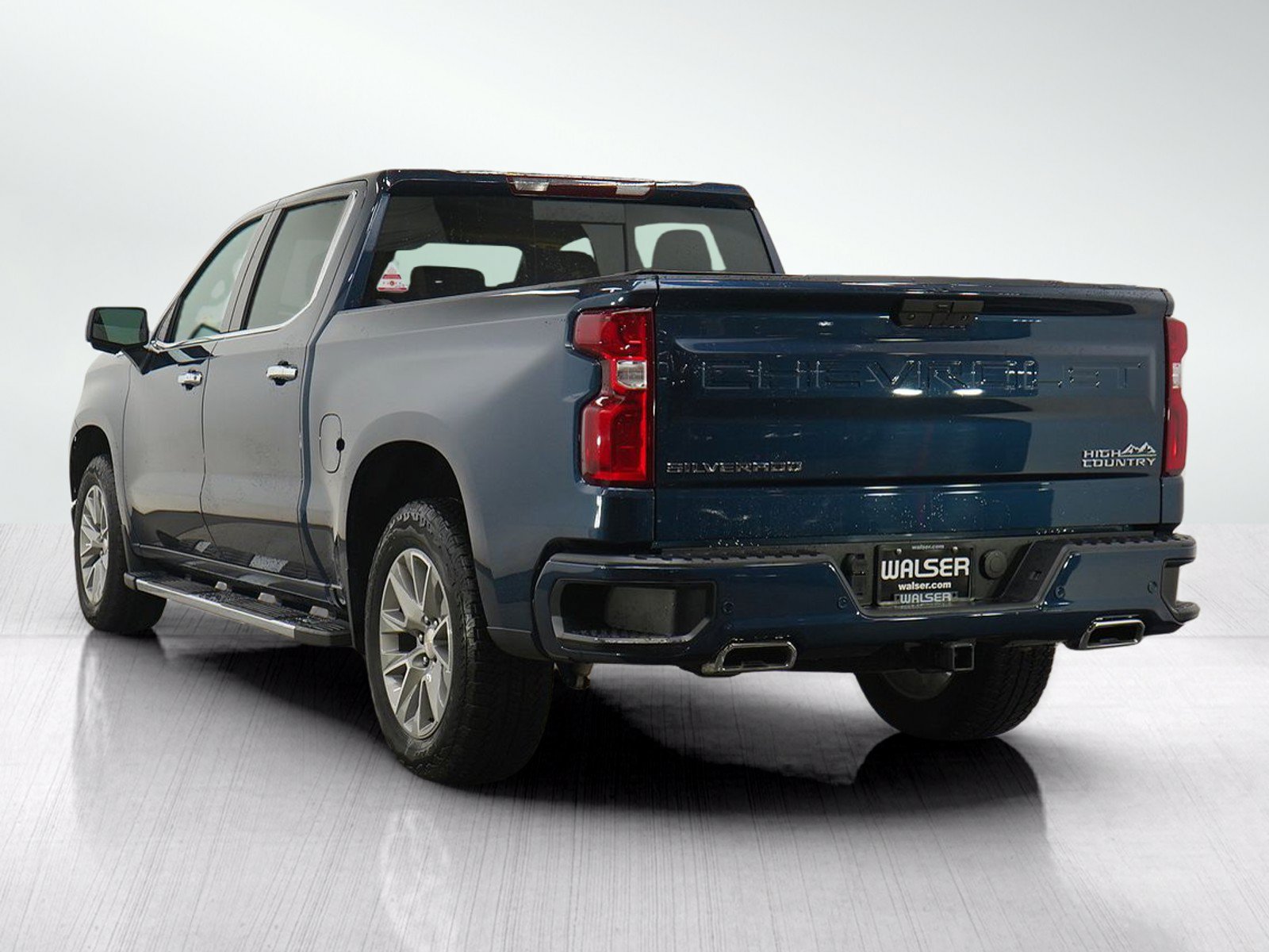 Used 2022 Chevrolet Silverado 1500 High Country w/ Safety Package II AWD/4WD image 3