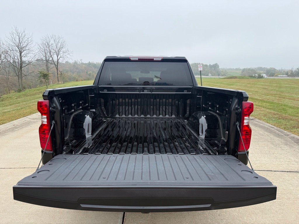 Used 2025 Chevrolet Silverado 1500 LT AWD/4WD image 6