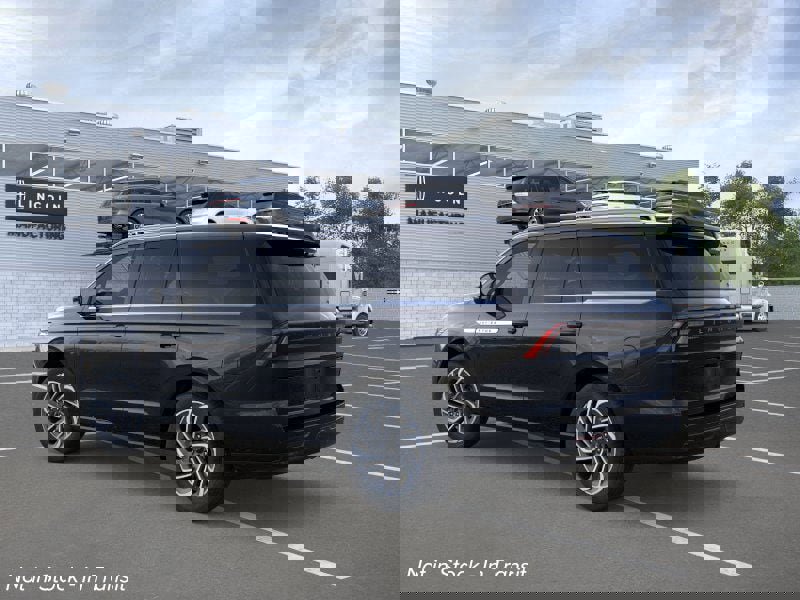 New 2026 Lincoln Navigator Reserve image 4