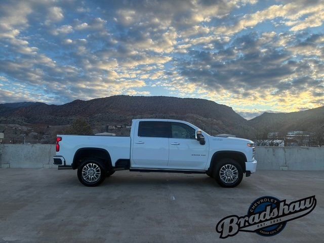 Used 2022 Chevrolet Silverado 2500 High Country image 3