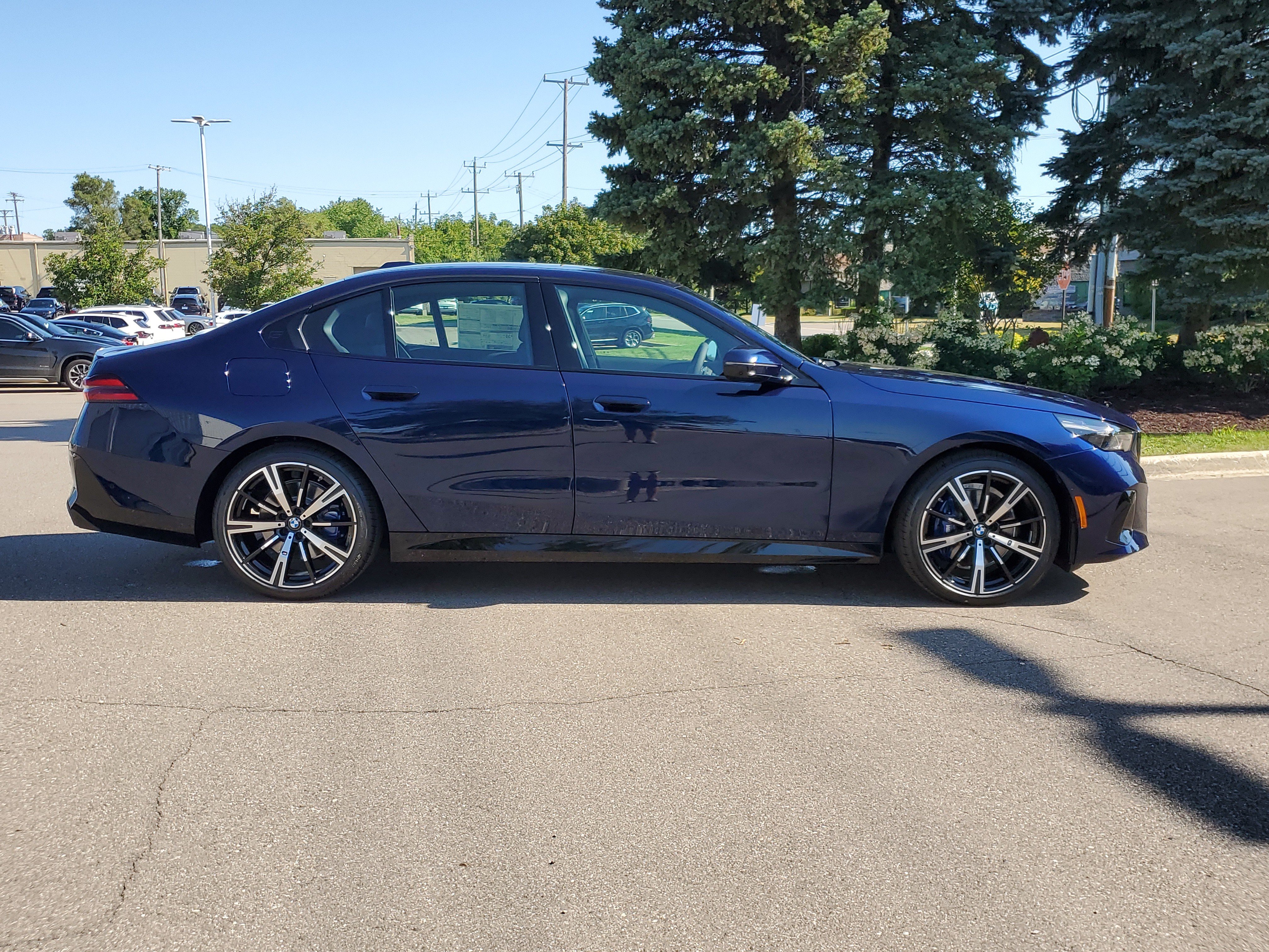 New 2027 BMW 530i xDrive w/ M Sport Package AWD/4WD image 6