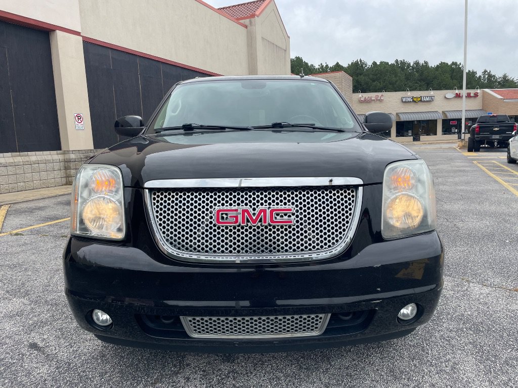 Used 2012 GMC Yukon XL Denali RWD image 5