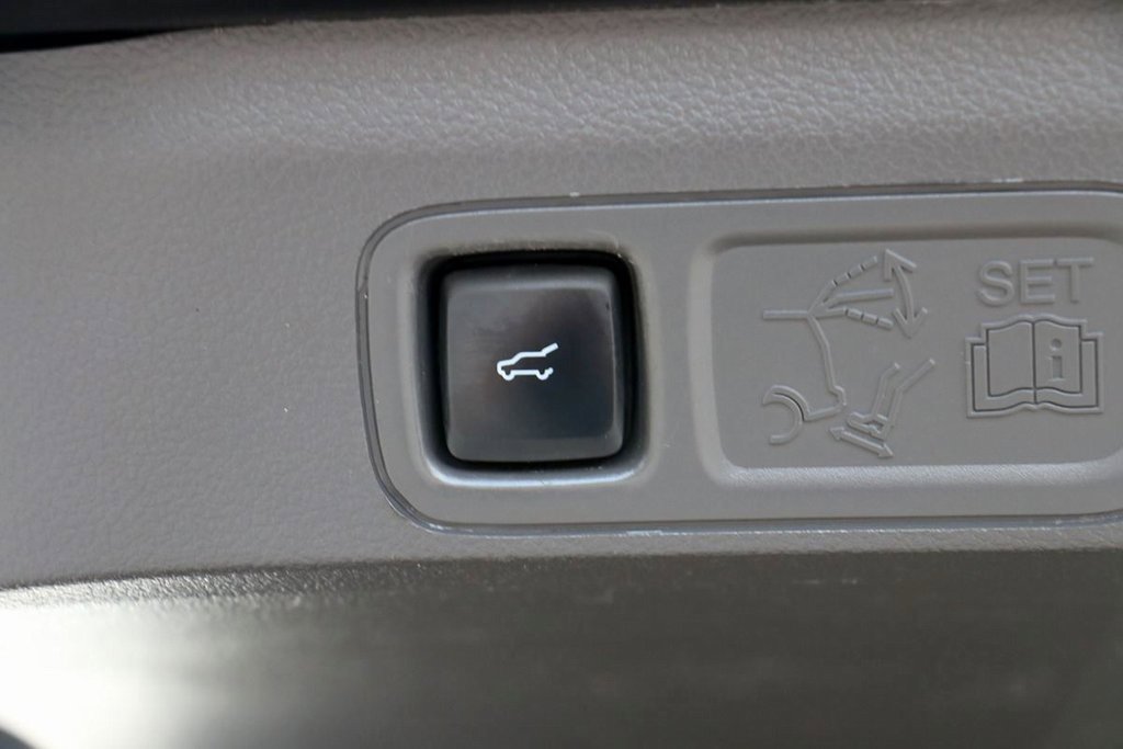 Used 2020 Ford Expedition Max Limited image 13