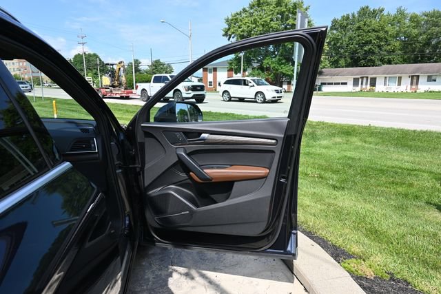 Used 2020 Audi Q5 2.0T Premium Plus w/ Premium Plus Package AWD/4WD image 18