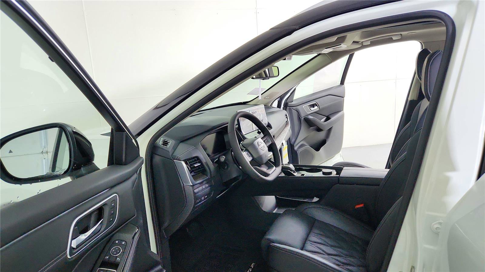 New 2026 Nissan Rogue Platinum w/ Platinum Premium Package image 16