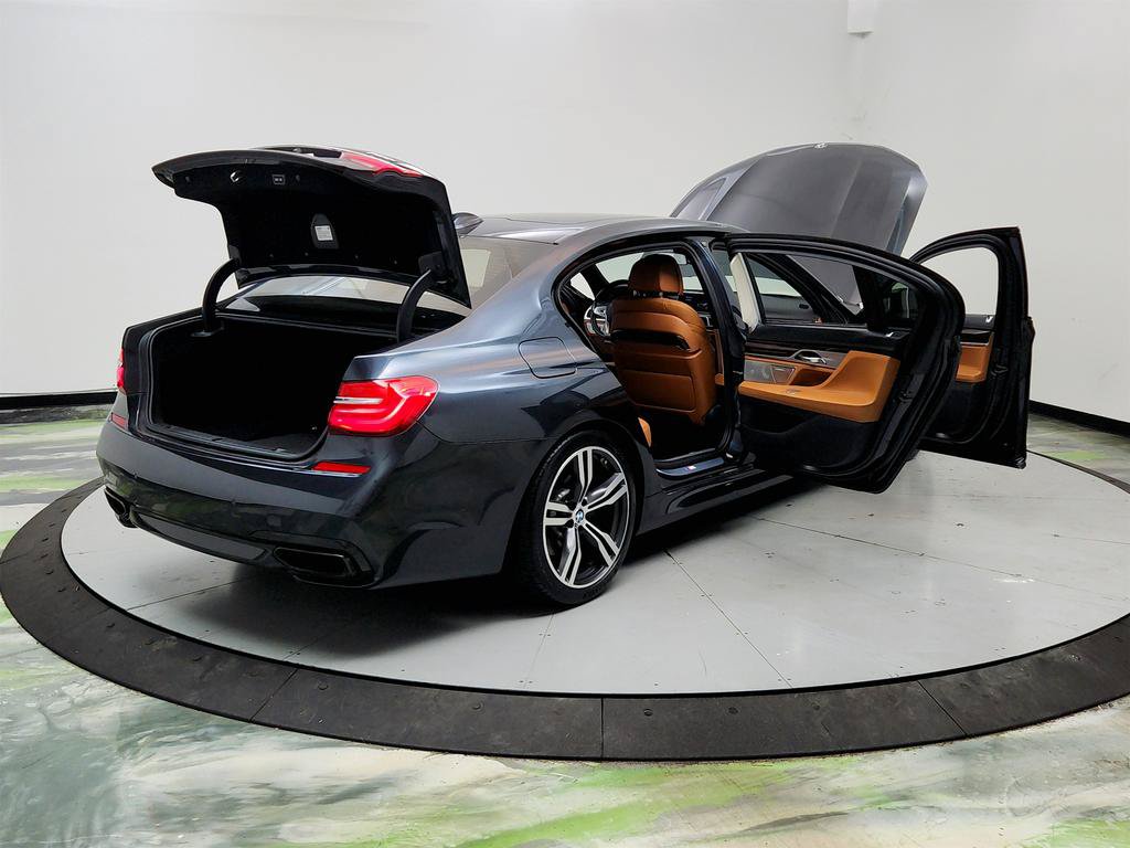 Used 2018 BMW 750i RWD image 11