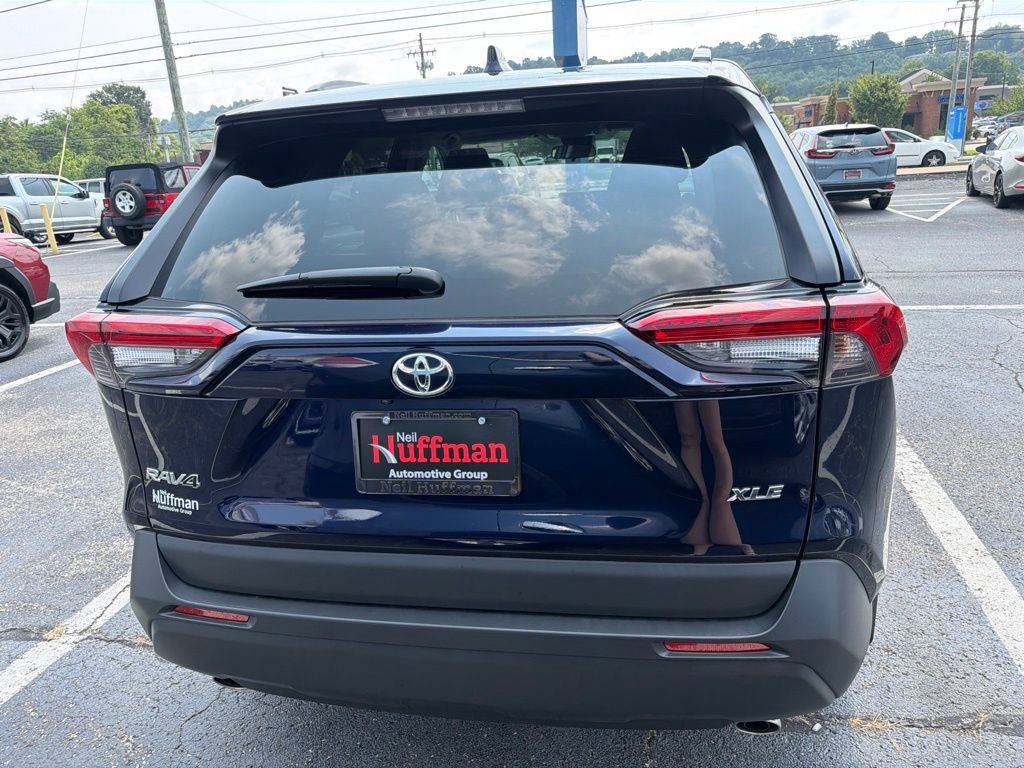 Used 2025 Toyota RAV4 XLE w/ Convenience Package FWD image 6