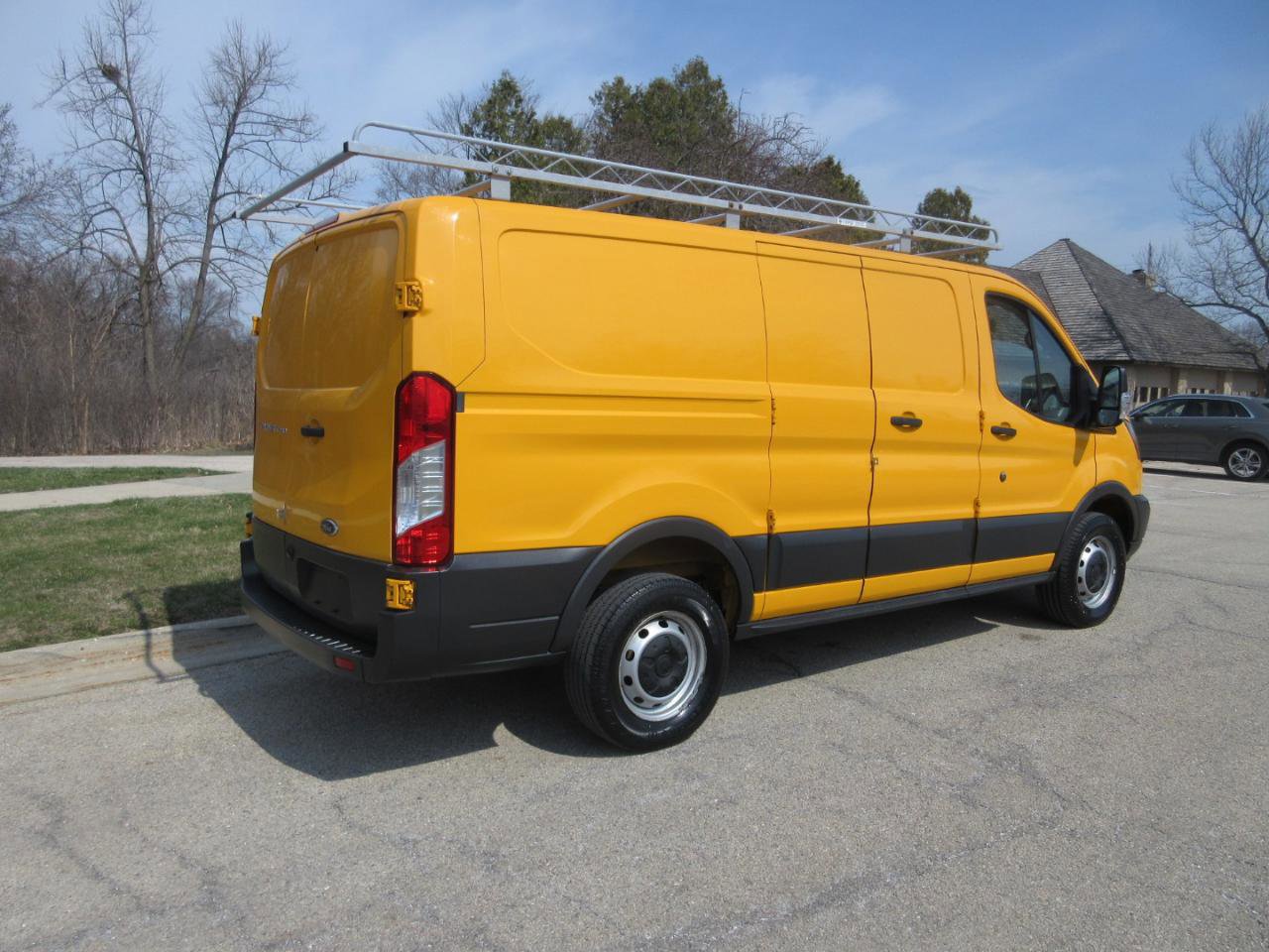 Used 2017 Ford Transit 250 130 Low Roof RWD image 9