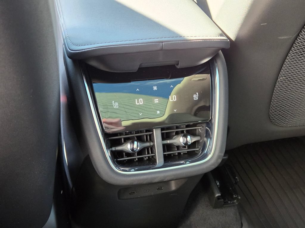 New 2025 Volvo EX90 Plus AWD/4WD image 17