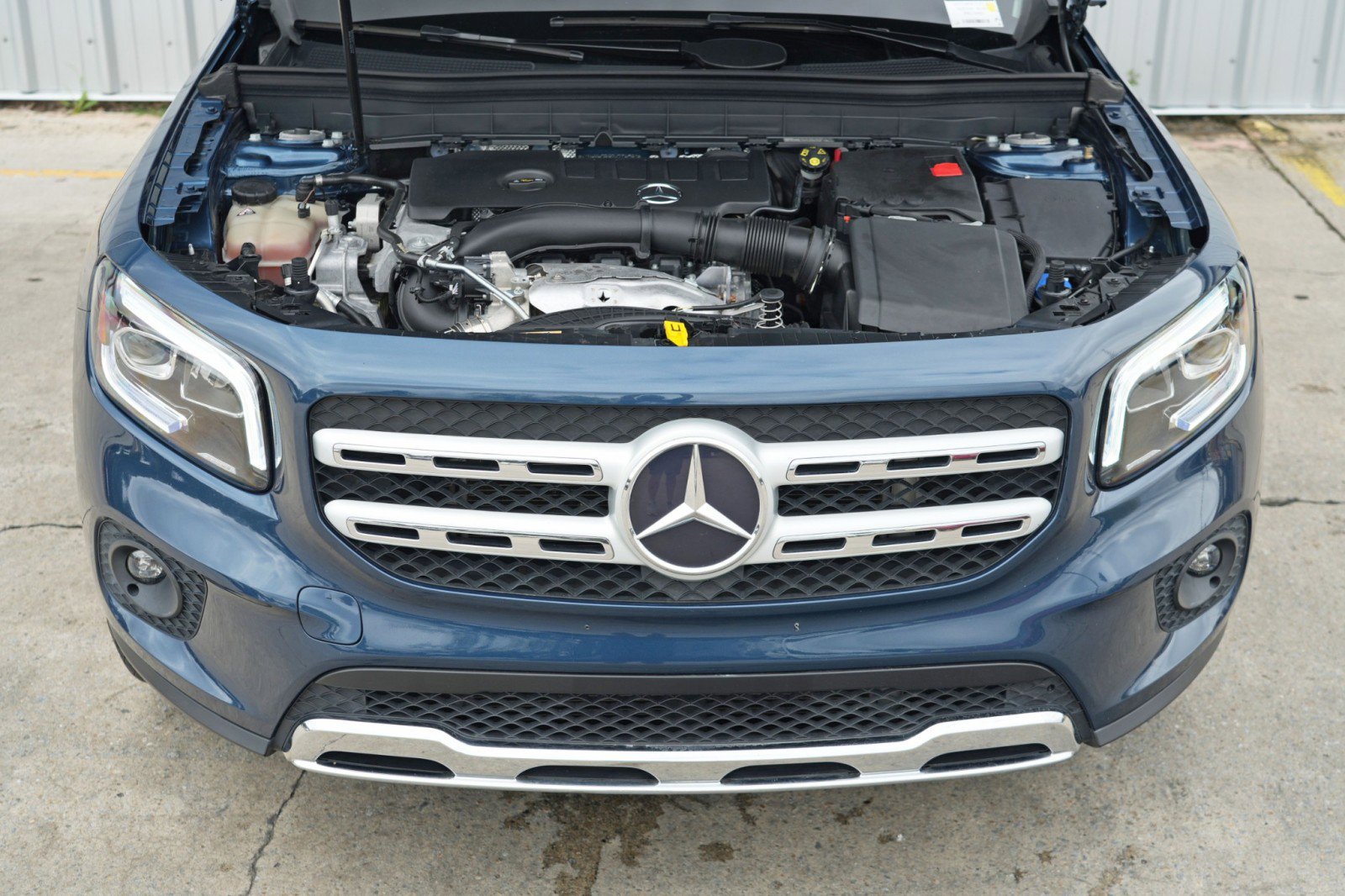 Used 2023 Mercedes-Benz GLB 250 w/ Premium Package image 8