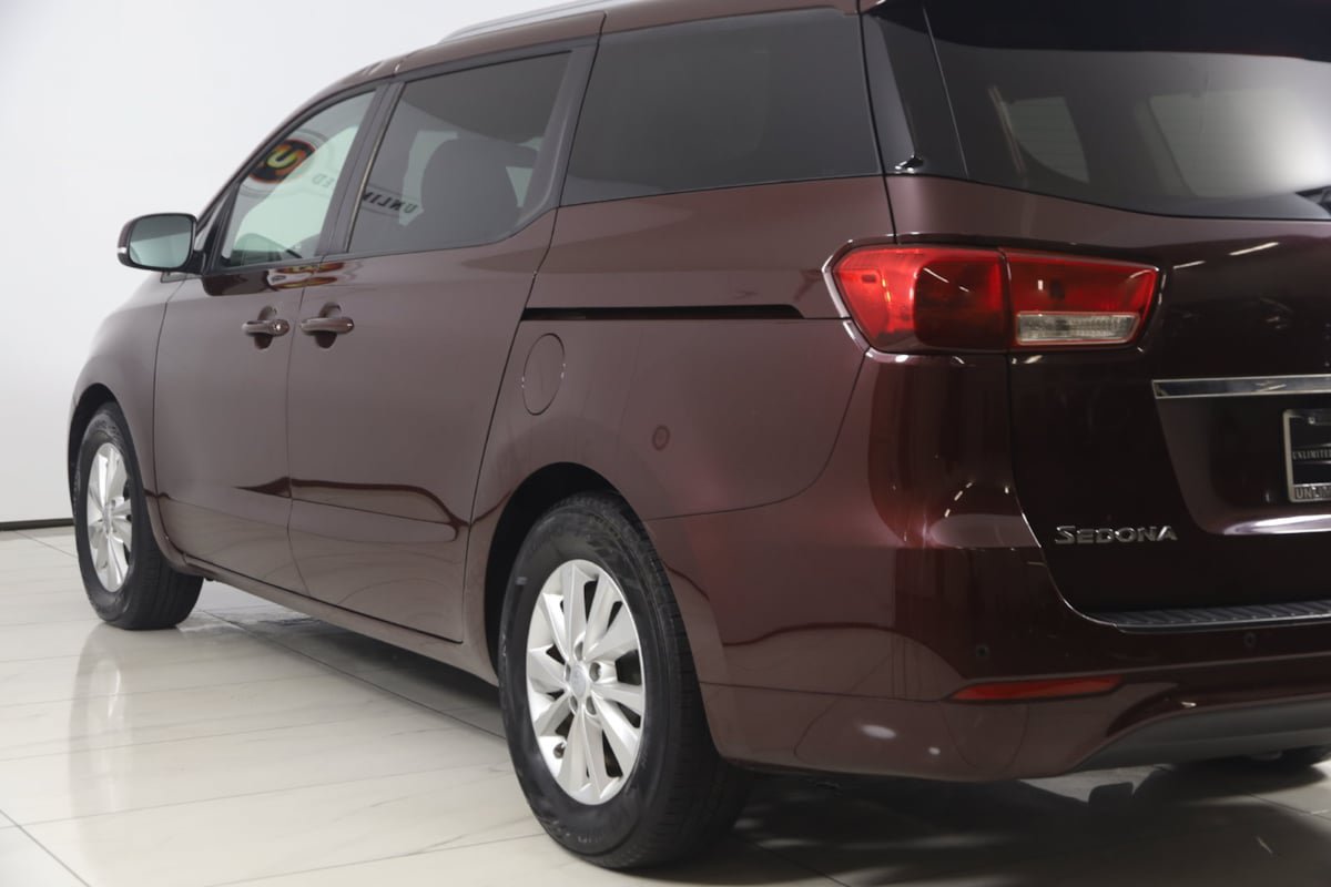 Used 2017 Kia Sedona LX w/ LX Essentials Premium Package FWD image 22