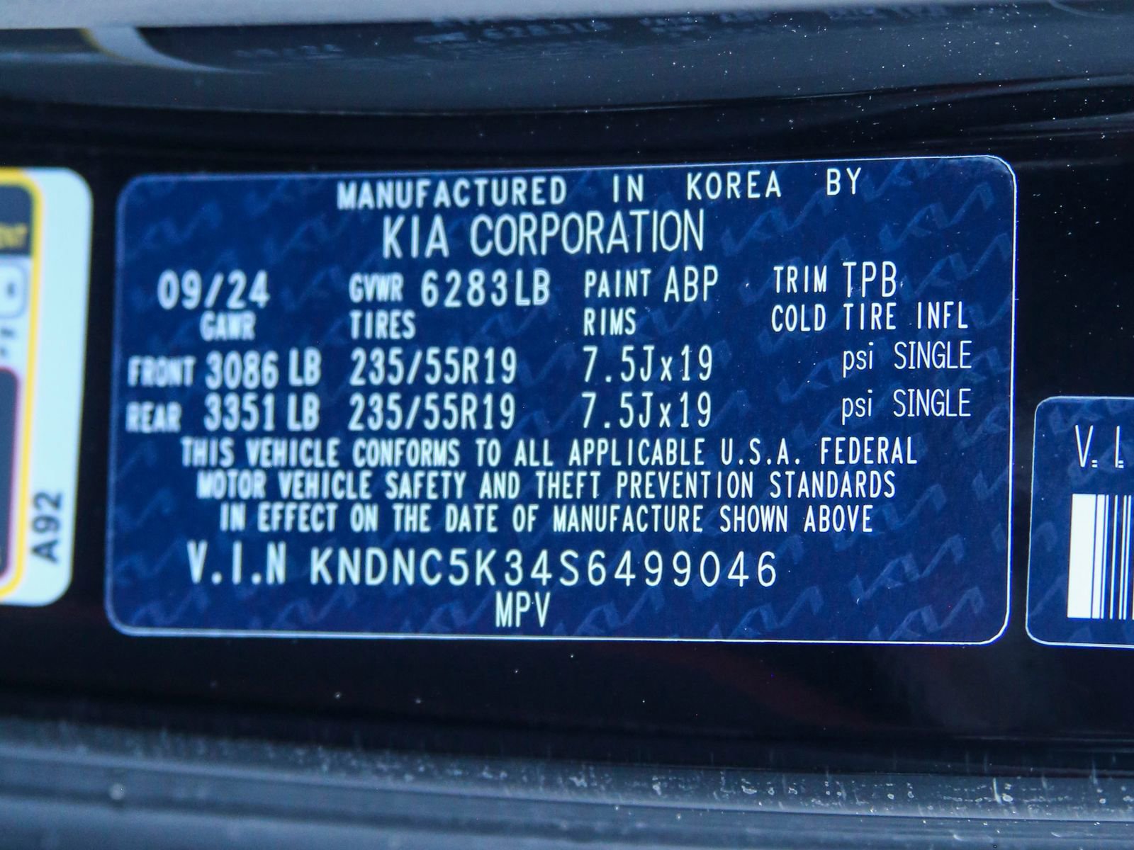 Used 2025 Kia Carnival EX image 19