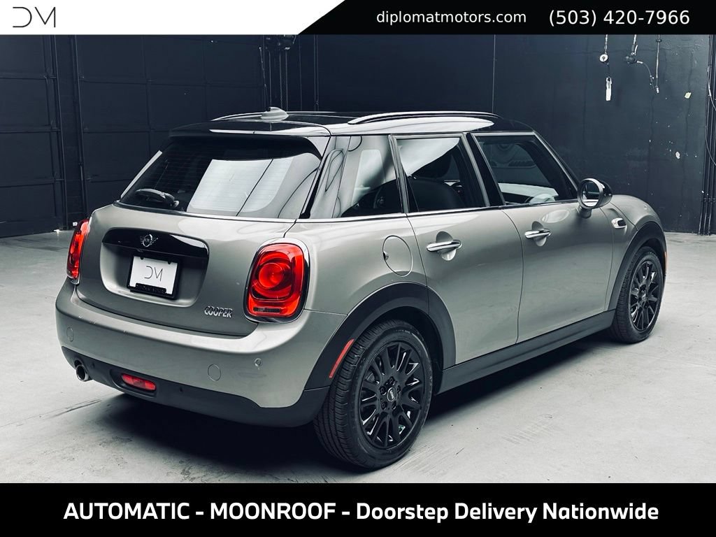 Used 2019 MINI Cooper 4-Door Hardtop w/ Signature Upholstery Package FWD image 7