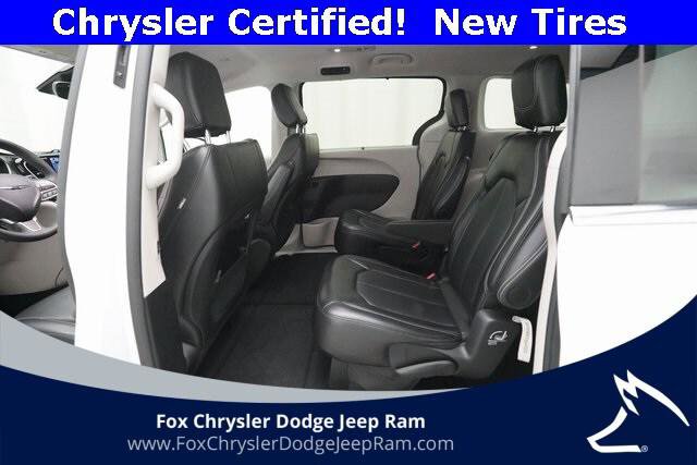 Certified 2024 Chrysler Pacifica Touring-L image 15