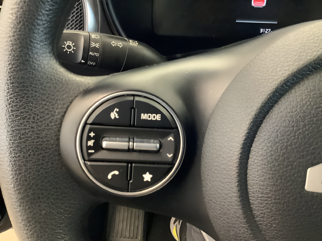 Certified 2023 Kia Soul LX FWD image 8