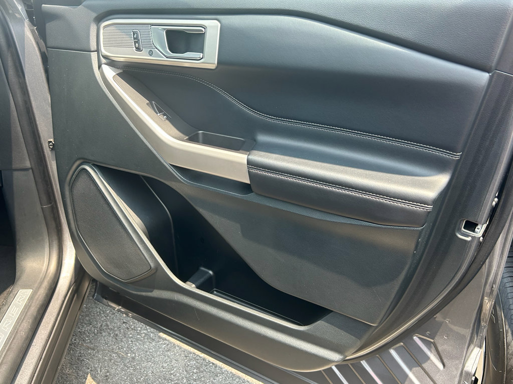 Used 2023 Ford Explorer Limited image 18