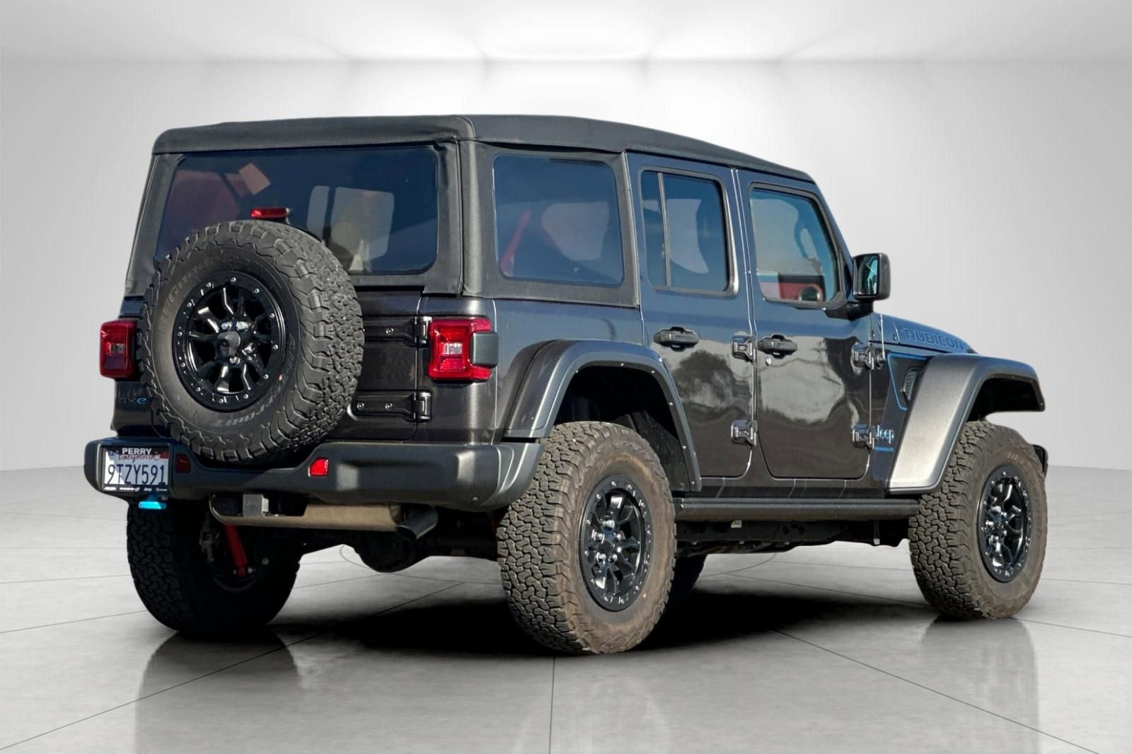 Used 2023 Jeep Wrangler Unlimited Rubicon 4xe AWD/4WD image 3