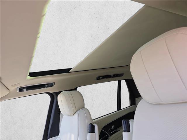 New 2025 Land Rover Range Rover Long Wheelbase SE image 30