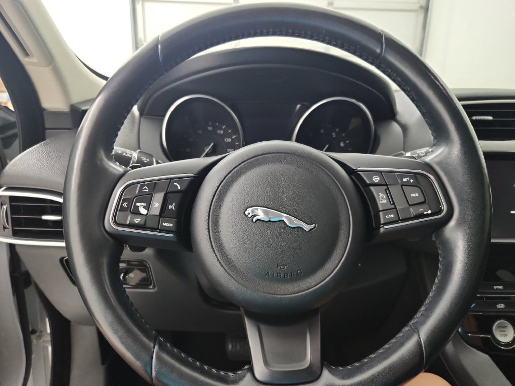 Used 2018 Jaguar F-PACE Premium AWD/4WD image 24