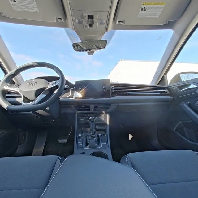 Used 2026 Volkswagen Jetta SE FWD image 25