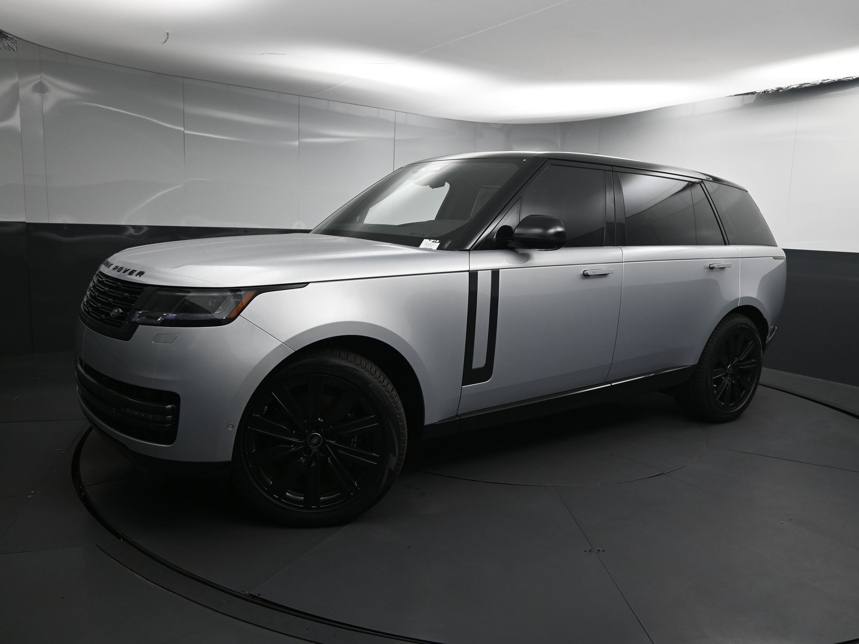New 2025 Land Rover Range Rover Long Wheelbase SE video 1