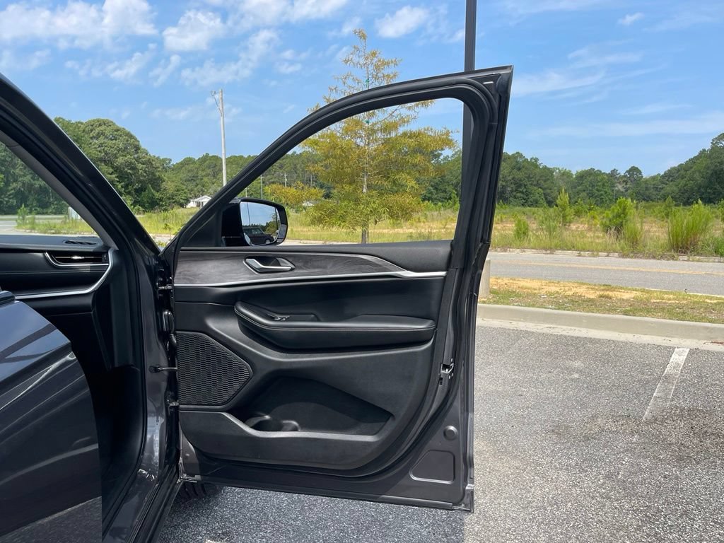Used 2023 Jeep Grand Cherokee L Limited AWD/4WD image 58