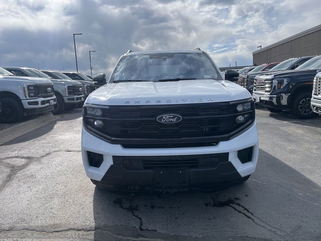 Used 2025 Ford Expedition Active AWD/4WD image 2