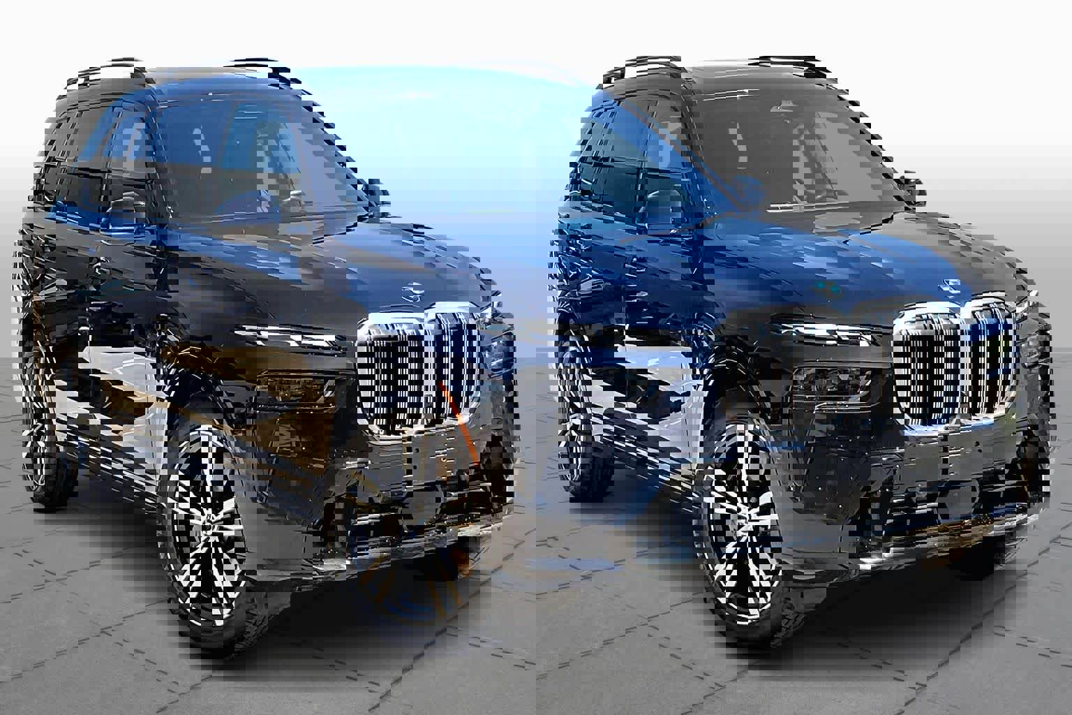 Used 2025 BMW X7 xDrive40i w/ M Sport Package image 3