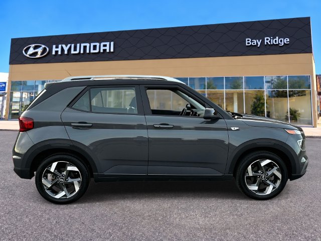 Used 2025 Hyundai Venue Limited FWD image 2