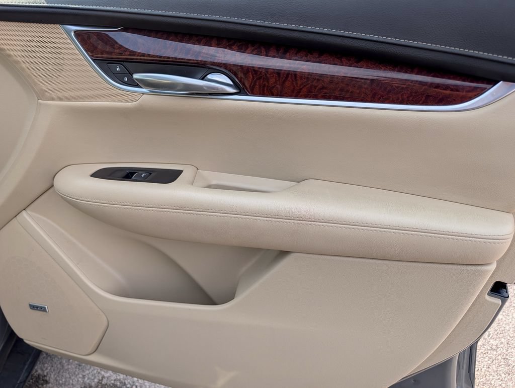 Used 2018 Cadillac XT5 Premium Luxury FWD image 32