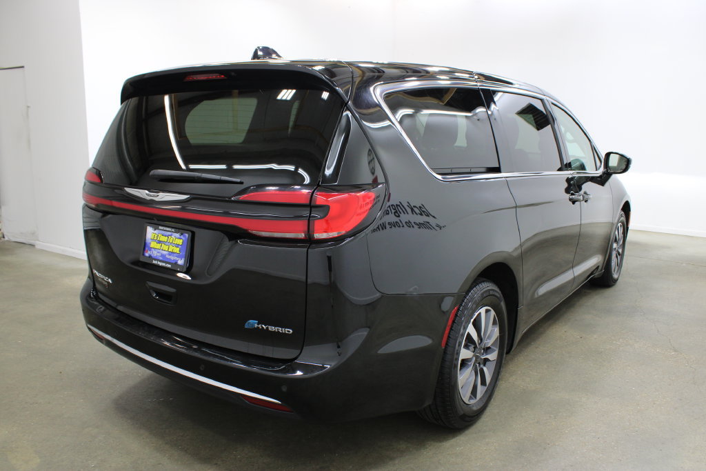 Used 2024 Chrysler Pacifica Limited FWD image 5
