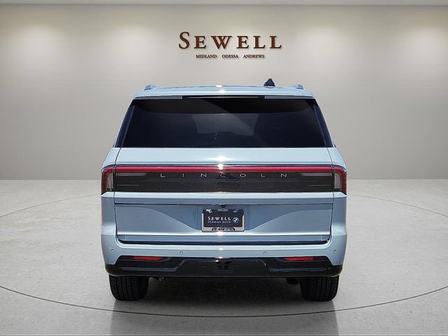 Used 2026 Lincoln Navigator Reserve AWD/4WD image 4