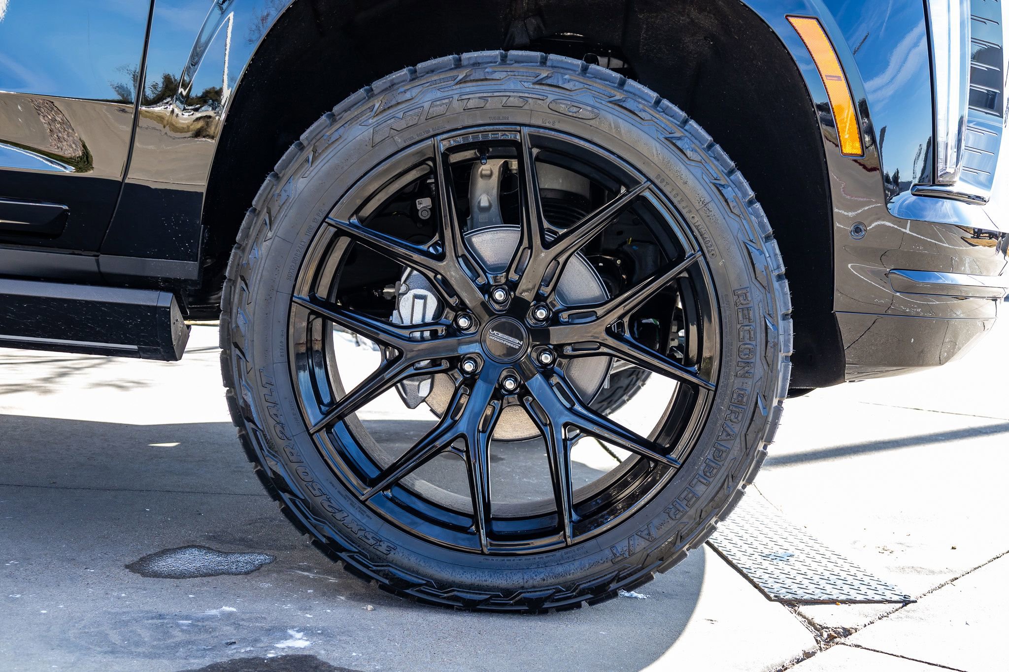 Used 2026 Cadillac Escalade ESV Platinum Sport w/ LPO, ONYX Package image 13