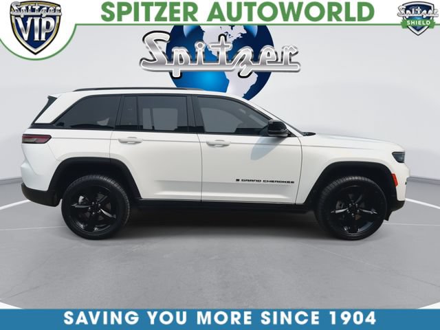 Used 2023 Jeep Grand Cherokee Altitude AWD/4WD image 10