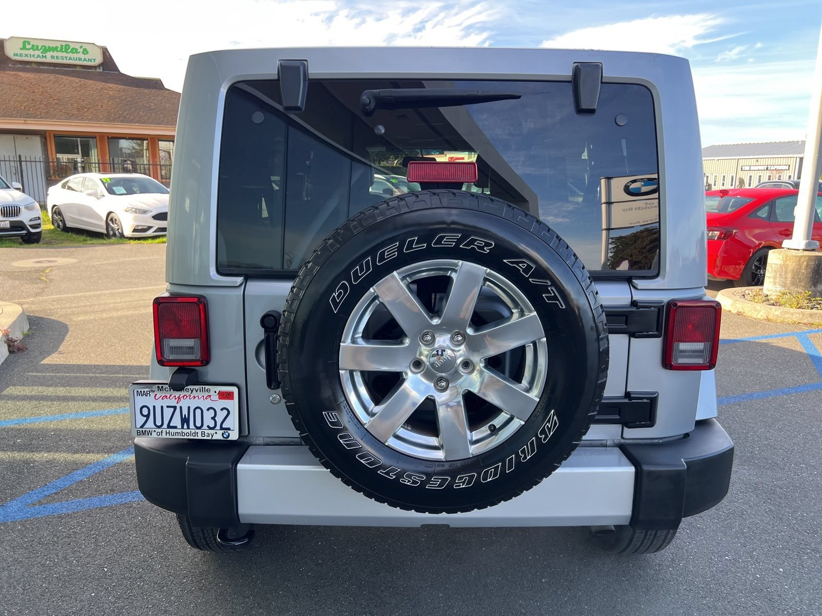 Used 2015 Jeep Wrangler Unlimited Sahara w/ Connectivity Group AWD/4WD image 22
